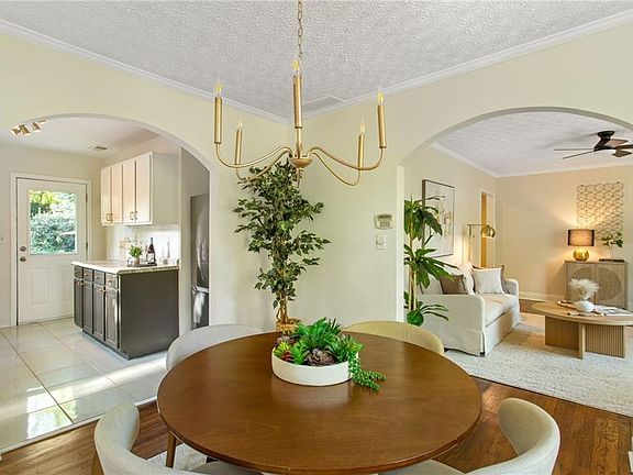 4th image of 2529 Amelia Ave