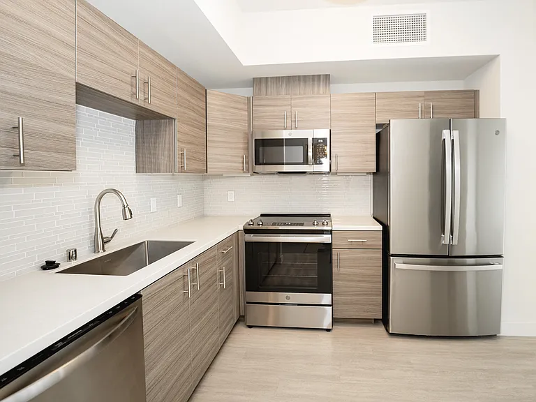 Second and B Street Apartments — Photo 35