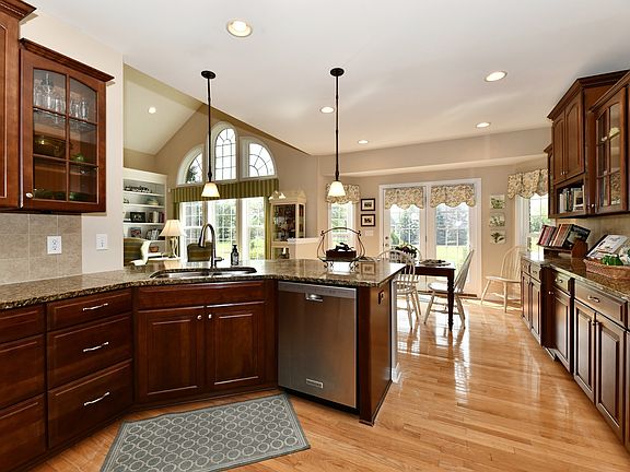 4th image of 2819 E High Grove Cir