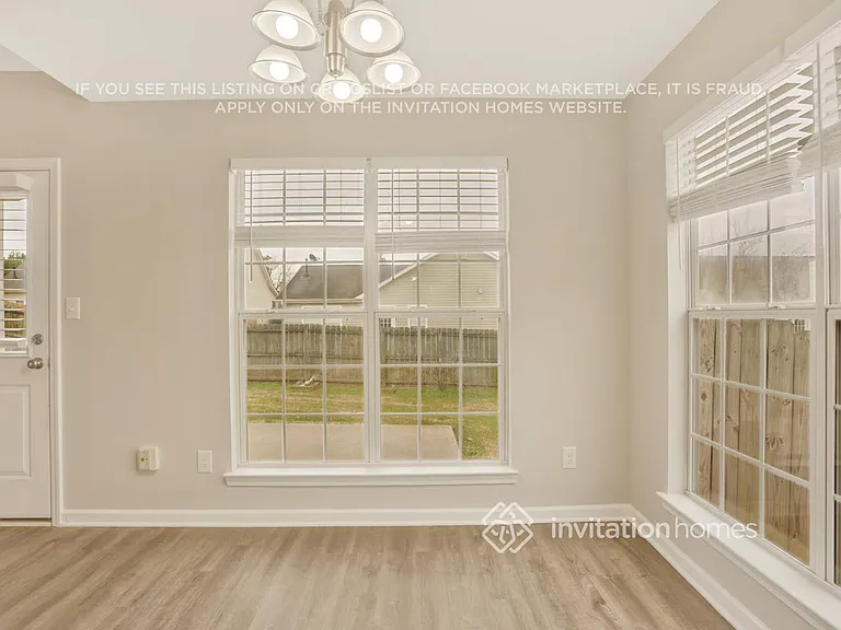 1009 Meadow Glen Cir — Photo 11