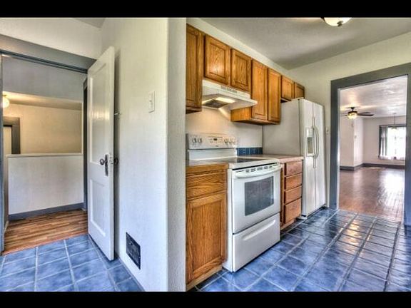 5th image of 1915 13th Ave