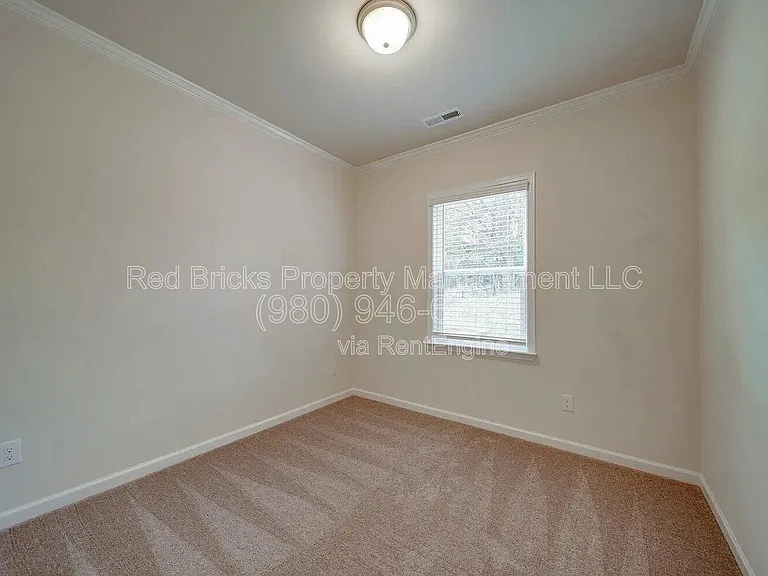 7015 Thornrose Dr — Photo 11