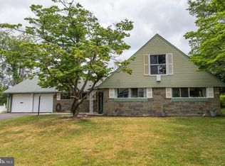 54 Firebush Rd, Levittown, PA 19056