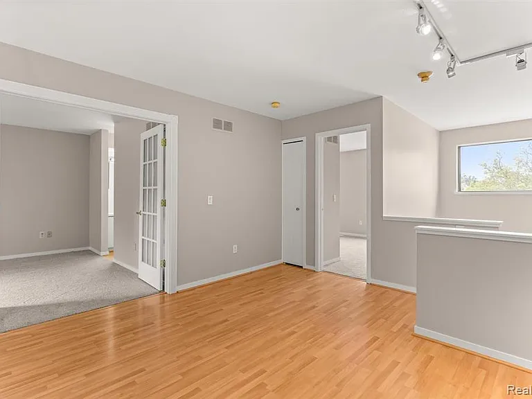 644 Ashley Cir — Photo 15