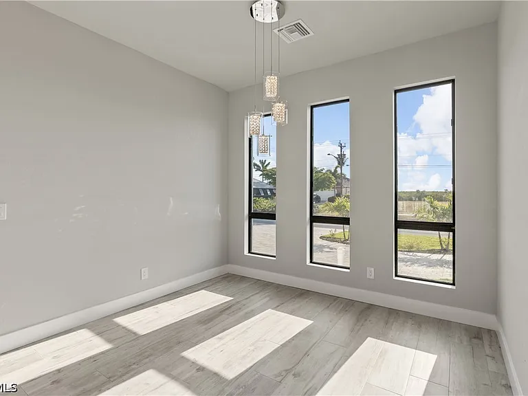 3311 Surfside Blvd — Photo 5