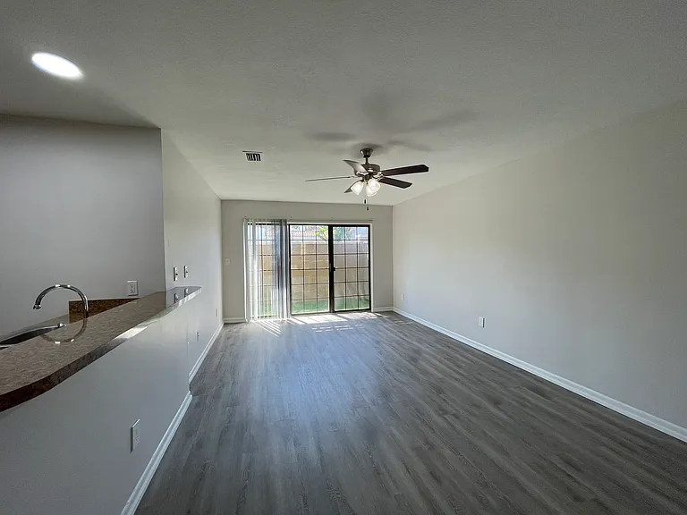 208 S Habana Ave #208F — Photo 3