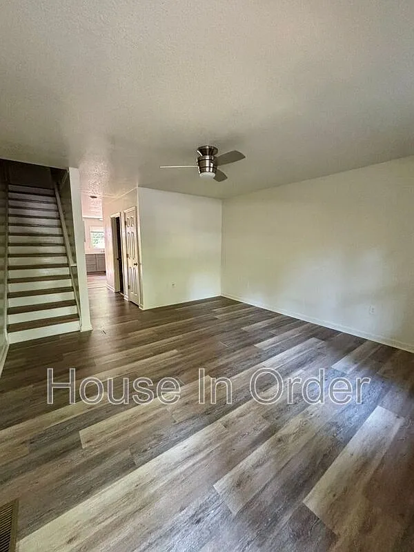 2 bed, 1.5 bath, 1140 sqft, $1,460 — Photo 3
