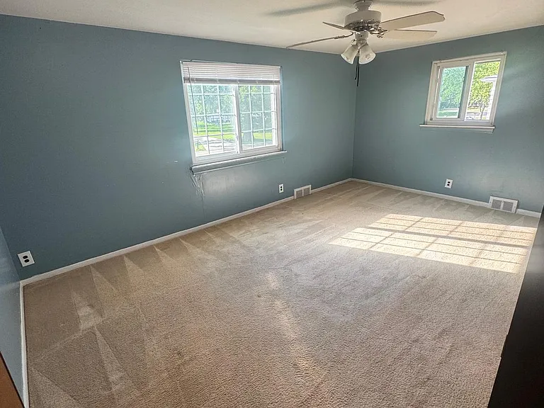 10922 Chicago Rd — Photo 17