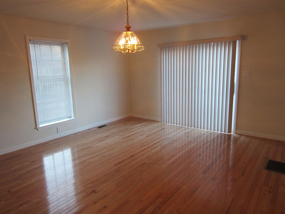 2nd image of 128 Crotona Ave