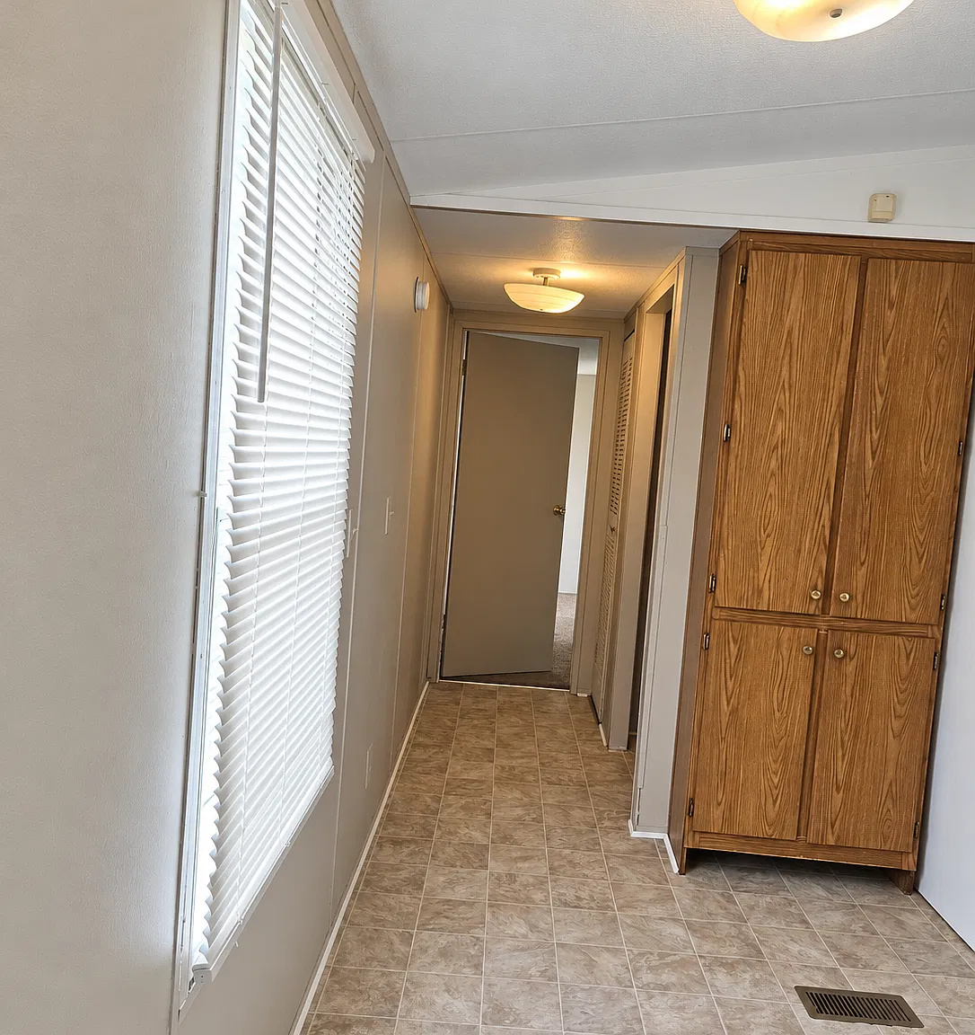 3 bed, 1000 sqft, $900 — Photo 3