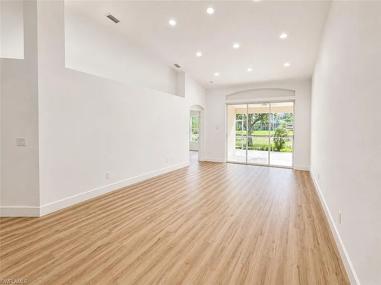 8204 Ibis Cove Cir #B-212 — Photo 10