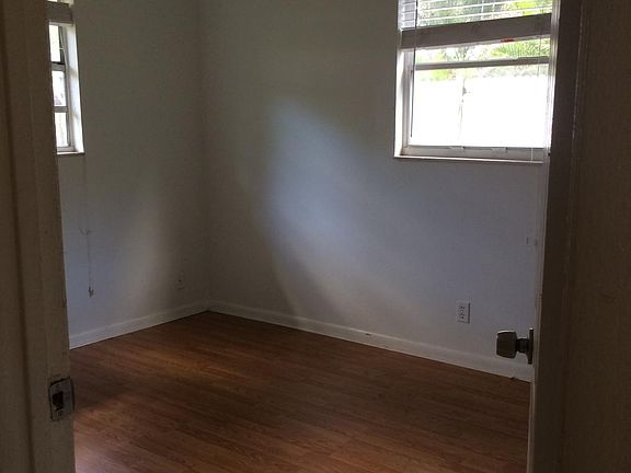 2nd image of 214 SE 1st Ave #1
