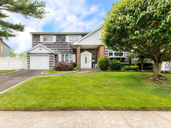 402 Spangle Drive, North Babylon, NY 11703