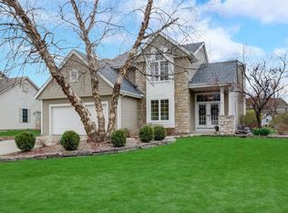 8815 W Mourning Dove Ct, Franklin, WI 53132