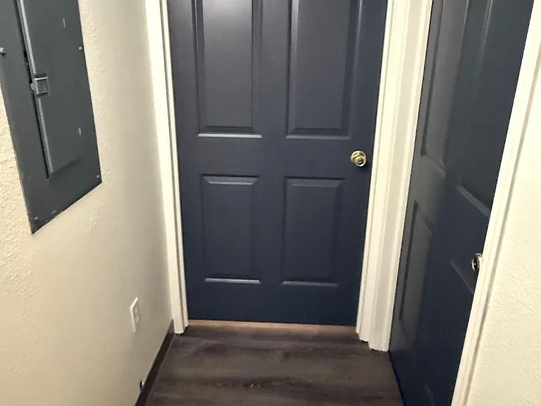 Pointe West Apartments — Photo 10