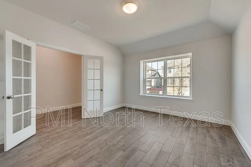 4 bed, 2.0 bath, 1945 sqft, $2,150 — Photo 4