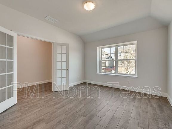 4th image of 601 Amenduni Ln