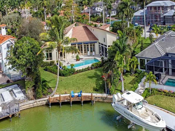 2397 Beacon LN, NAPLES, FL 34103