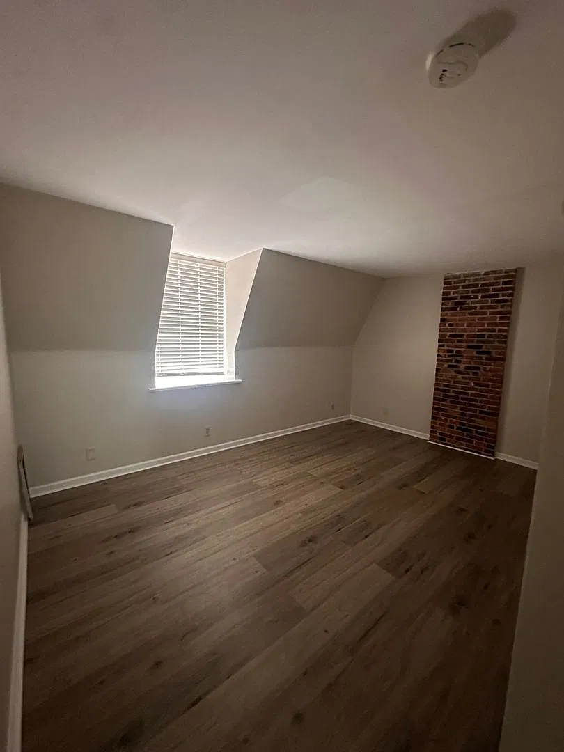 10th Street Apartments — Photo 4
