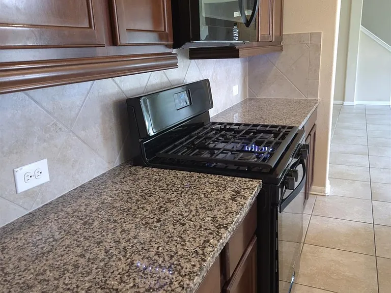 20703 Winghaven Dr — Photo 10