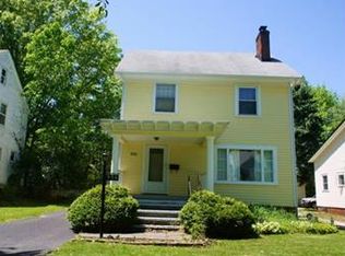 956 Oxford Rd, Cleveland Heights, OH 44121