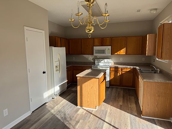 2nd image of 190 Coalyard Dr