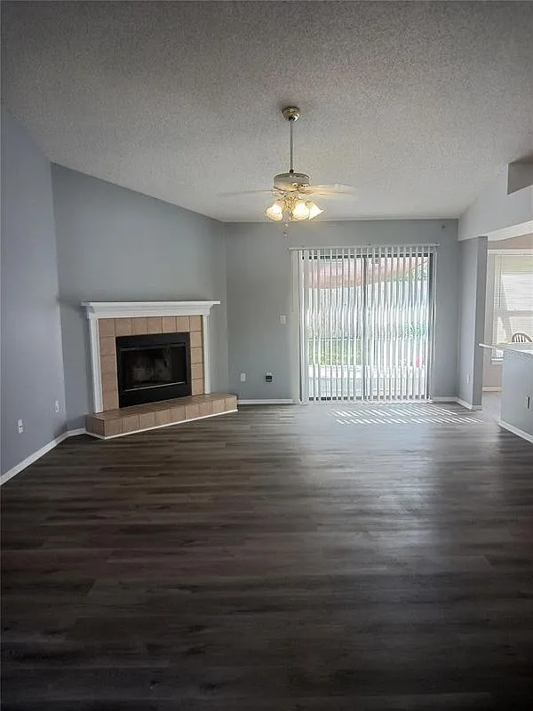 3 bed, 2.0 bath, 1468 sqft, $2,300 — Photo 4