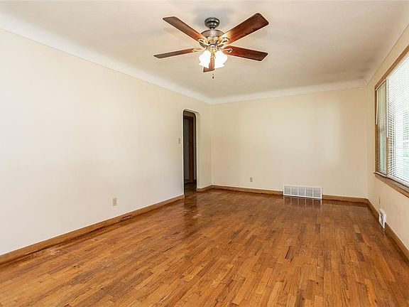 5th image of 1263 Washington Dr