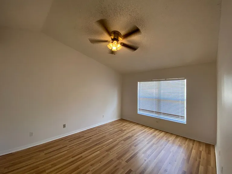 15327 Lafite Ln — Photo 16
