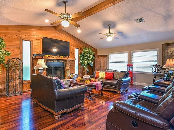 5th image of 19305 Eastbrook Dr