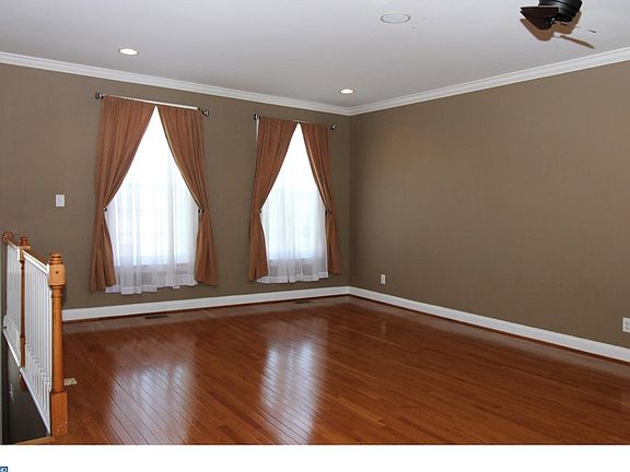 4th image of 9 Shoreham Dr