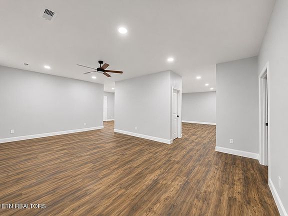 3rd image of 824 Poplar Springs Rd