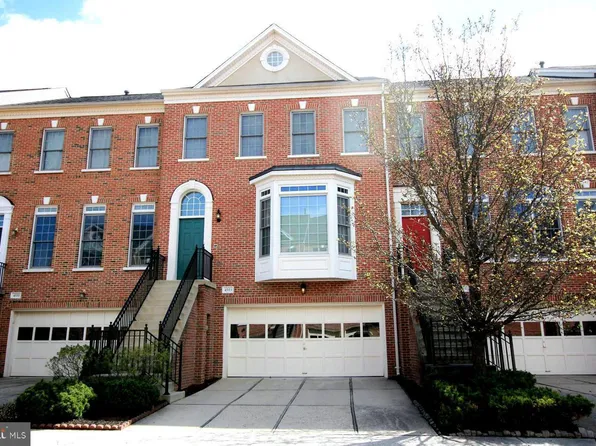 4553 Fair Valley Dr, Fairfax, VA 22033
