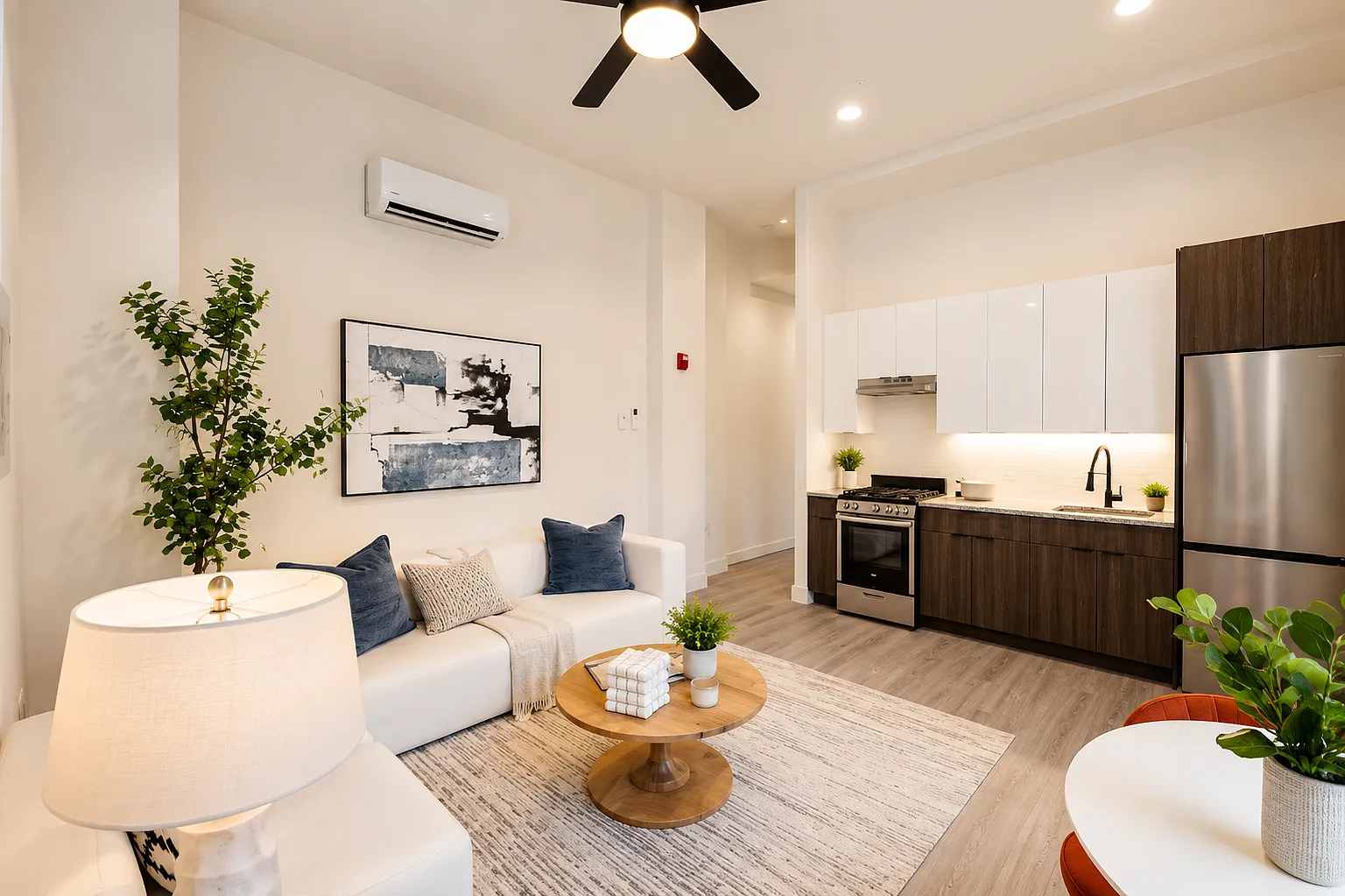 2 bed, 704 sqft, $2,195 — Photo 1
