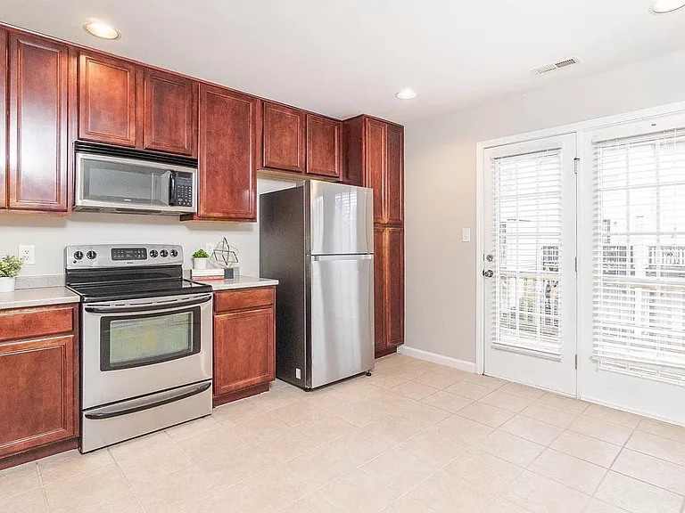 9907 Kedzie Ct — Photo 4