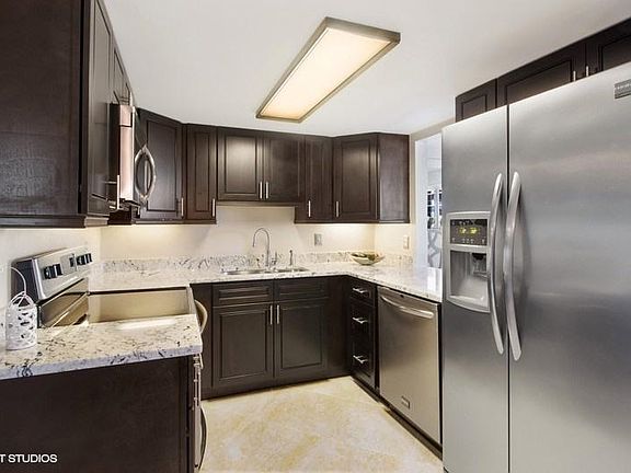 5th image of 108 Lakeshore Dr APT 238