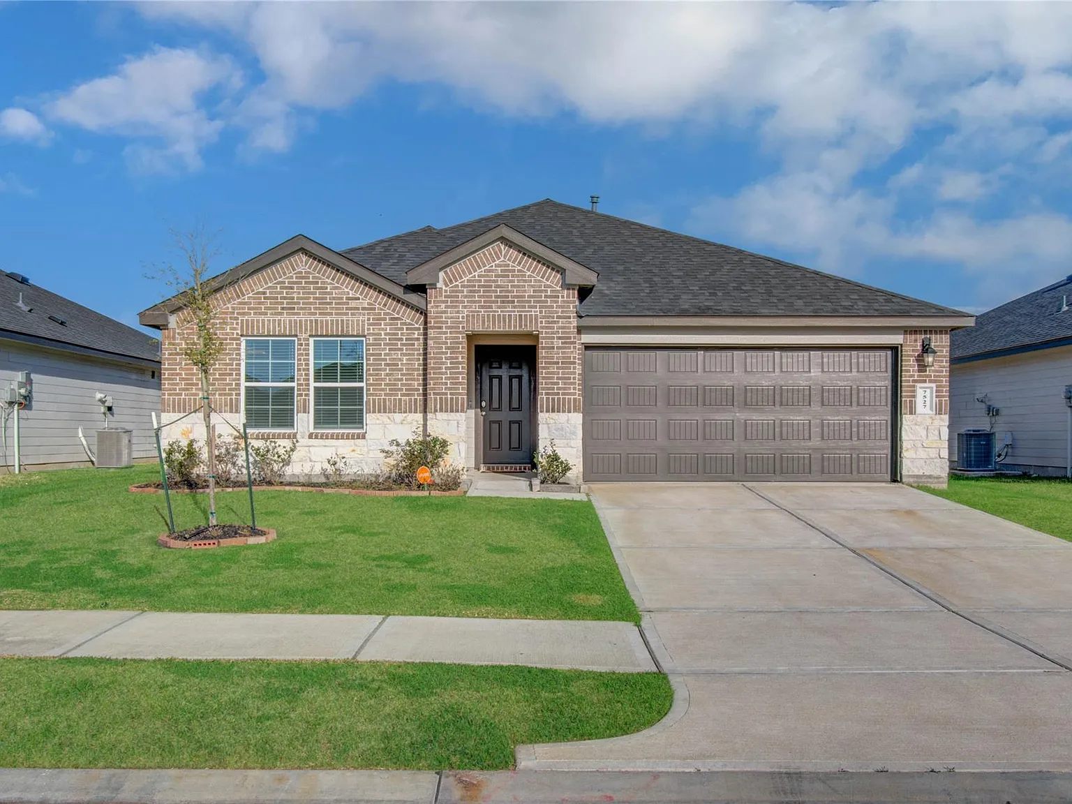 4 bed, 2.0 bath, 1860 sqft, $2,200 — Photo 1
