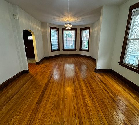 3rd image of 4606 N Saint Louis Ave Unit 1