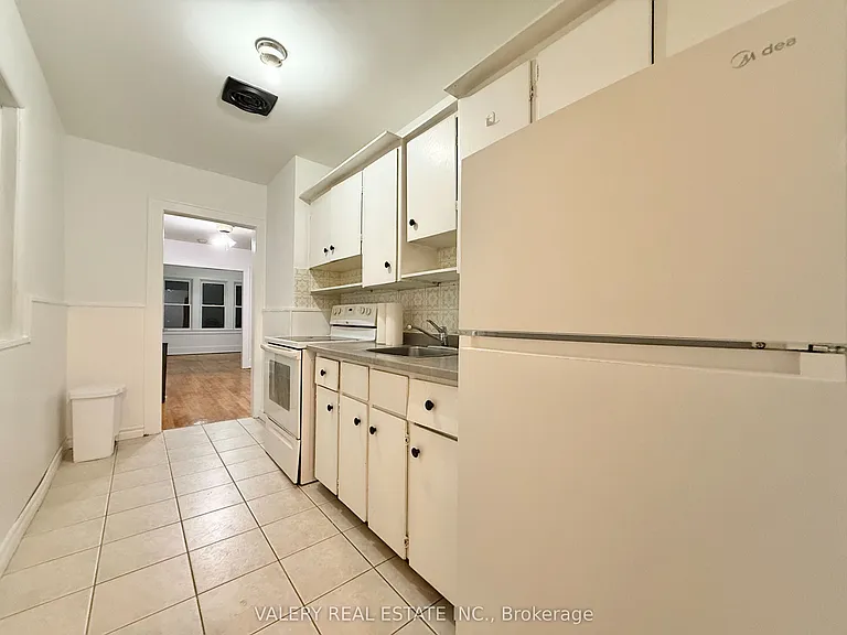 1093 Howard Ave #4 — Photo 3