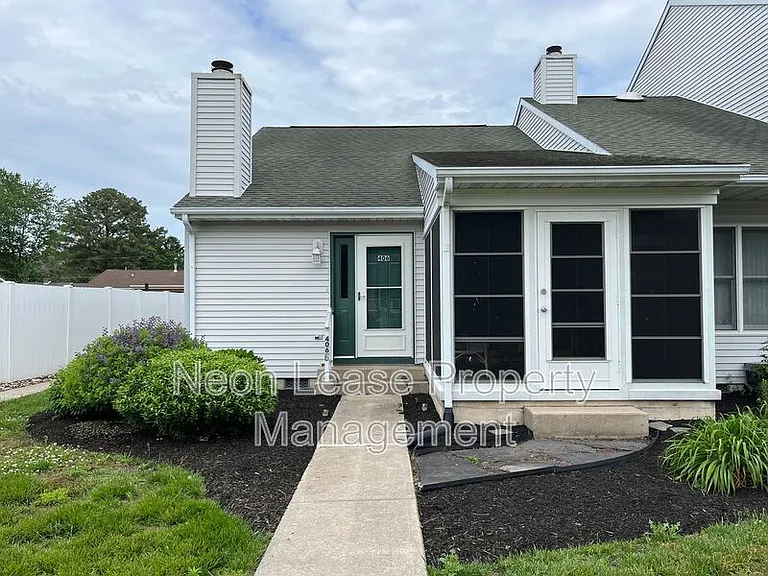 406 Franklin St — Photo 17
