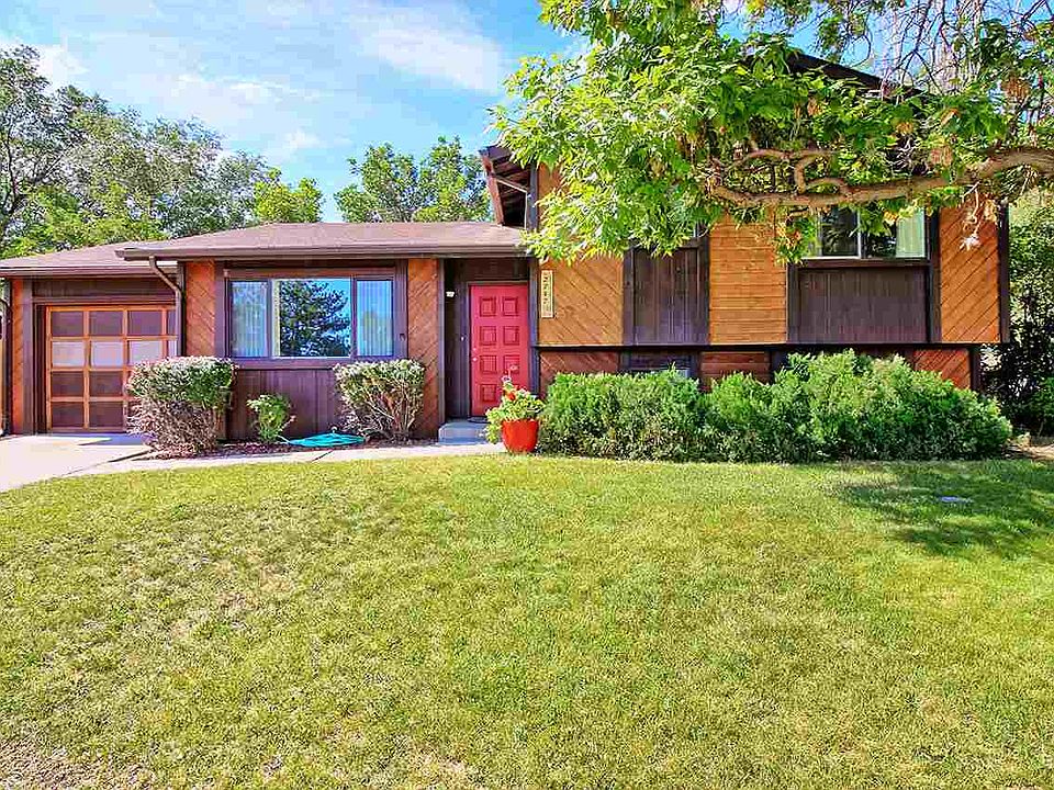 1st image of 2747 1/2 Parkwood Dr