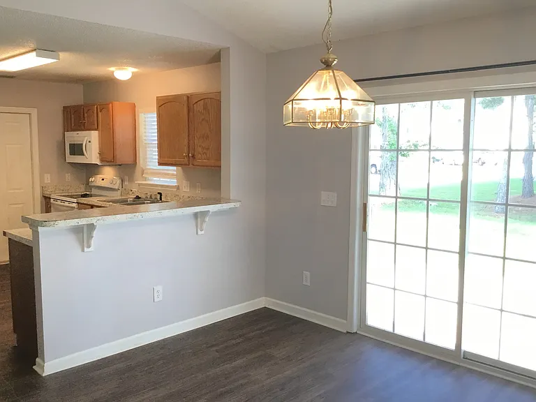 38 Sandy Pointe Dr — Photo 8