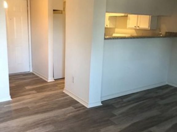 5th image of 1504 Lincoln Way #3