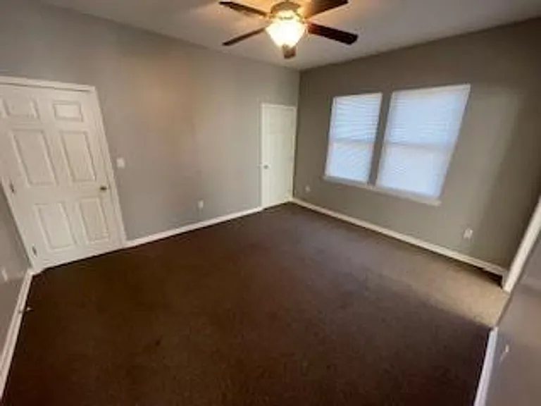809 E Thomas St — Photo 15