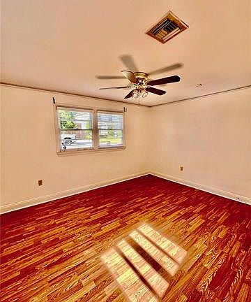 5th image of 3116 39th St