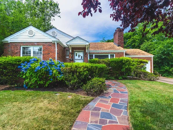 28 N 9th Ave, Highland Park, NJ 08904