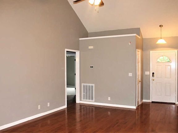 5th image of 283 Harold Dr