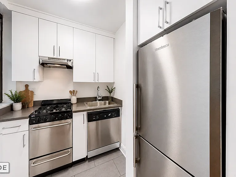 140 E 46th St #6M — Photo 3