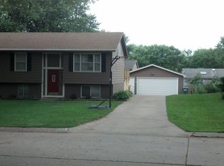 9380 Elmcrest Dr, Norwalk, IA 50211