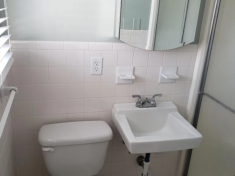1250 Bay Ave #2 — Photo 10